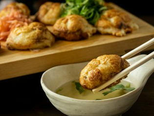 箸でそっと摘まみたくなる、ふんわり優しい丸みの『明石焼』