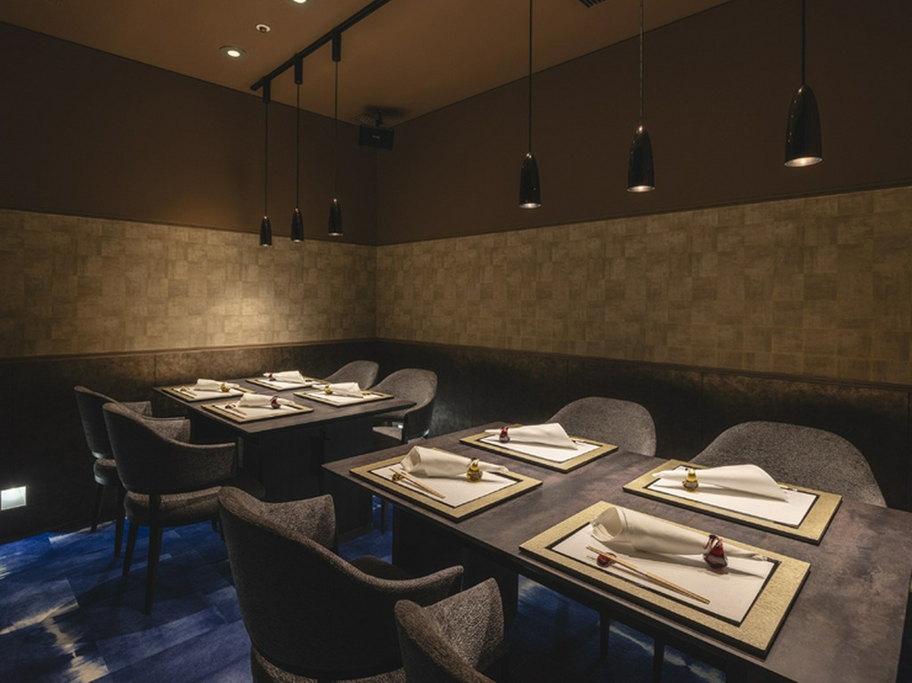 擦りガラスの半個室は3～8名様まで