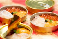 姉妹店　うしみつ恵比寿本店プロデゥース商品
蓋を開けると広がる海の幸と和牛の融合。食の新体験をお楽しみください。