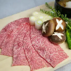 トロ～リとした“特製タレ”と絡めていただく『極上・仙台牛の出汁とろろ焼きすき』