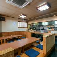 本館は2階建てで、1階は掘りごたつ、2階は畳部屋なので子連れのファミリーでも安心。おひとりさまはもちろん、女子会や忘新年会、最大60人までの各種宴会などさまざまなシーンで活躍します。

