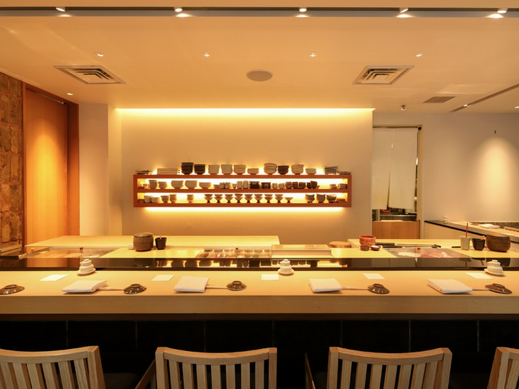 カウンターで過ごすひとときは、自分へのご褒美