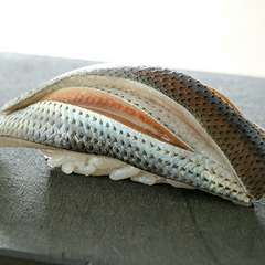 銀色に輝く『小肌』