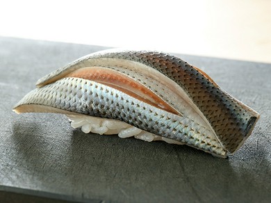 銀色に輝く『小肌』