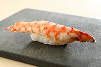 ピンと張った、彩り鮮やかな車海老。素材の鮮度を感じさせます。