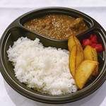 細かく刻んだ野菜と赤城和牛のバラ肉をじっくりと煮込んだダノイ風カレーライスです。野菜とお肉を煮込んだ甘味と旨味、後味にスパイスを感じるカレーソースが絶品です。
