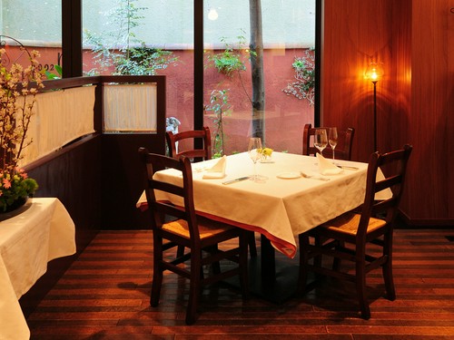 談笑しながら、和やかなひとときを