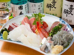 人気の定番から静岡ならではの魚まで、種類豊富な鮮魚を提供