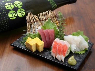 店主自ら厳選し仕入れた日本酒と新鮮な魚介とのマリアージュ