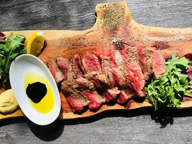 肉の甘み・旨みを存分に『熟成牛のステーキ 300g』