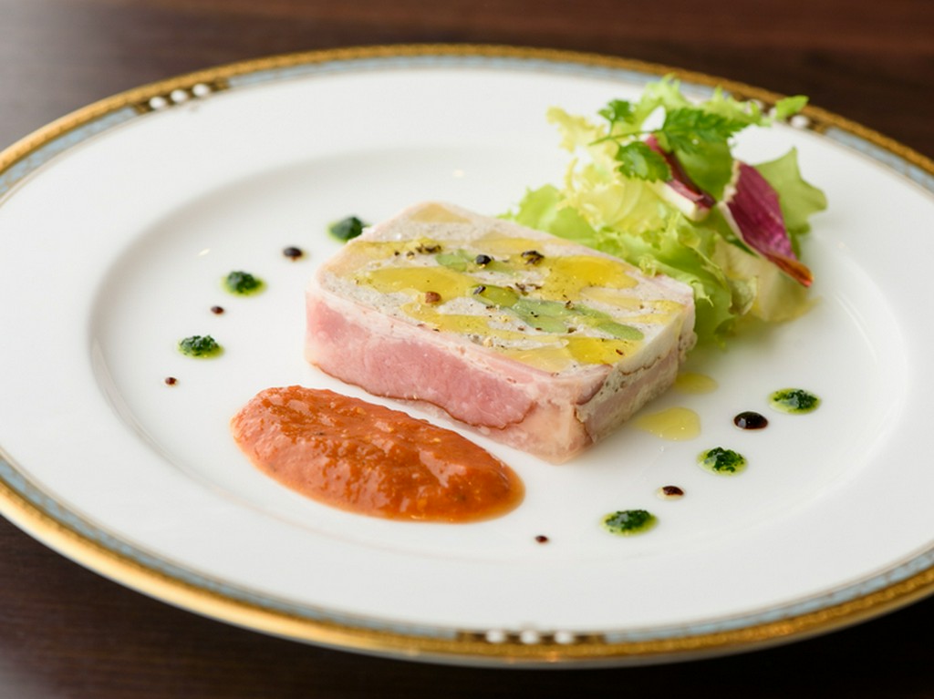 ジョージアの日本大使館で料理人を務めたシェフによる異国の美味