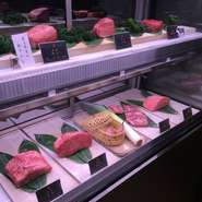 高い品質を誇る鹿児島黒牛を塊肉で、豪快に味わえる店