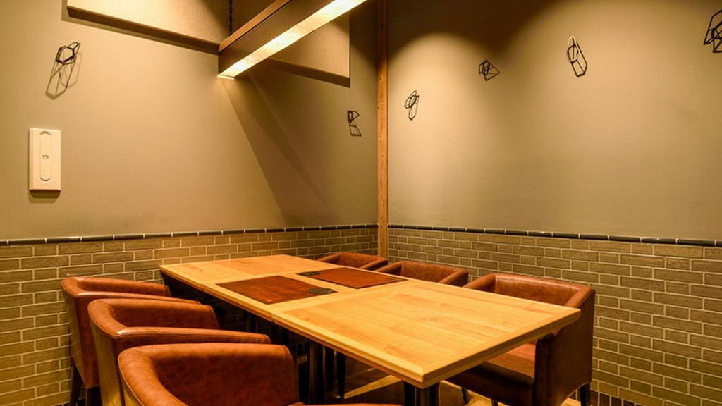 失敗したくない大切な場面に。贅沢な肉料理とワインでおもてなし