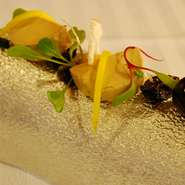 フランス産フォアグラの美味しさを果実の力で引き出しています。