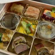 お弁当3500円より
会席御膳5500円より