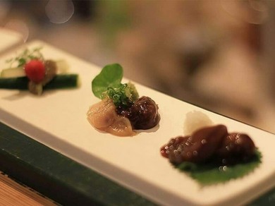 富山の地酒を味わいながら、酒の肴をつまむ贅沢な時間