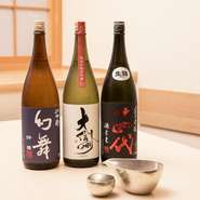 酒どころ山形で生まれた希少な『十四代』をはじめ、長野を代表する地酒『大信州』『水尾』など各地の日本酒を板長が厳選して買い付け。日本酒を引き立たせる酒器として錫が用意されているのも嬉しいポイントです。
