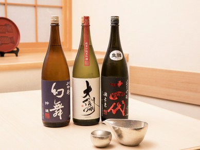 板長厳選の日本各地の日本酒が、通も納得のラインナップ