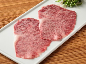 とろける柔らかさと感動モノの旨さ『特上雌和牛の焼きしゃぶ』