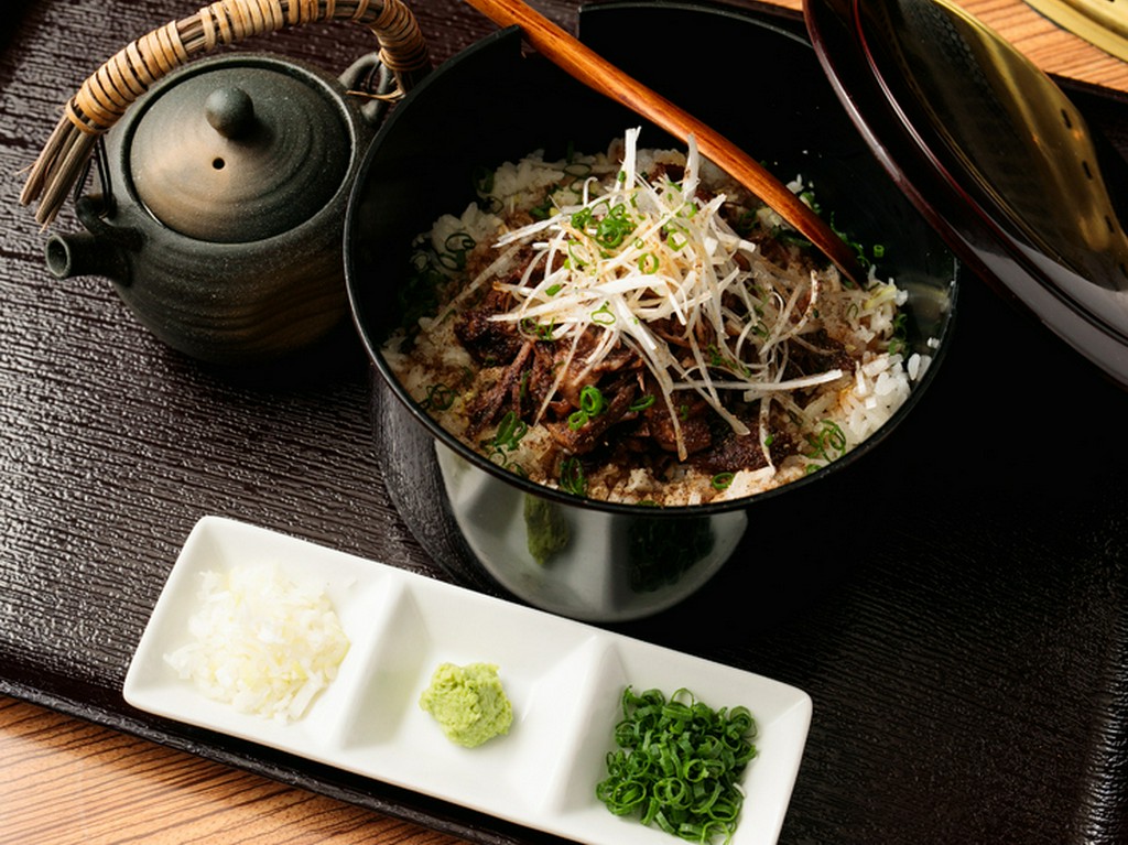 〆に大人気！　クセになる美味しさ『特製葱タンの櫃まぶし』