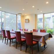 通常日曜日はお休みとなる【レストランよこかわ】ですが、法事など10名以上でご利用の場合は予約を受け付けてくれます。参加者の予定を合わせるのに何かと都合の良い日曜日。1週間前までに予約が必要です。