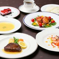 色とりどりの華やかな料理が揃う、3種類用意されたコース料理