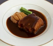 茨城県産美明豚
じっくりと煮込み柔らかく仕上げました。
