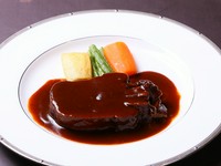 タン元を使用した味わい深いタンシチュー。コトコト煮込まれているので、タンはとてもやわらかです。