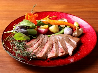 良質な脂と赤身のハーモニー『極上常陸牛のタリアータ』