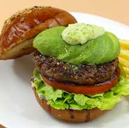 アボカドにはツンとくる「わさびマヨネーズ」がたまらない！
完熟したアボカドとの組み合わせは間違いなし！
（わさび抜きできます）