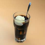 バニラビーンズ入りプレミアムアイスクリーム使用！
テイクアウトできます！