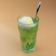 昔ながらの懐かしいおいしさ！
バニラビーンズ入りプレミアムアイスクリーム使用！
テイクアウトはできません