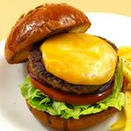 プレーンバーガー✙とろーりミックスチーズ
チーズ好きにはたまらない定番のおいしさ！