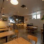 落ち着いた雰囲気と、アラカルトメニュー中心のカジュアルなフレンチは、普段使いのデートに最適。もちろん、特別な日のデートにもおすすめです。コースは要予約なのでお忘れなく。
