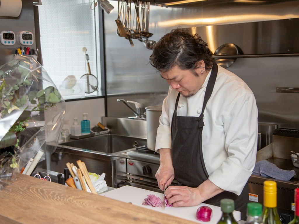 お客様の顔を見て、量、味付けなどを調整するこだわりよう