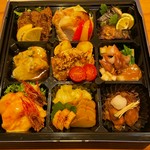 内容はその都度変わるお任せのオードブルです。
￥3,300～承ります。
前日までのご予約をいただいております。
アレルギー等ございましたら申し付けください