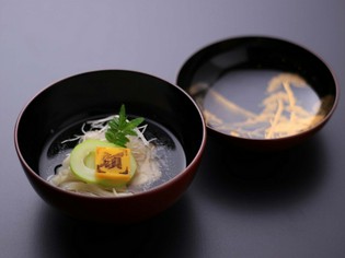 引き立ての出汁で新鮮な季節の魚を味わう『椀物』