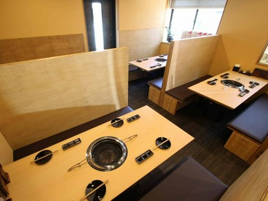 ６人掛のテーブルが６席