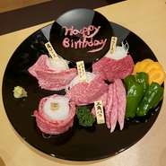 前菜に始まり、国産厳選A5黒毛和牛を堪能できる各種コース。
堪能コース   7000円(税込)
極みコース   9000円(税込)
絢爛コース  11000円(税込)
天神コース  16000円(税込)