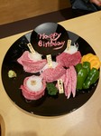 前菜に始まり、国産厳選A5黒毛和牛を堪能できる各種コース。
堪能コース   7000円(税込)
極みコース   9000円(税込)
絢爛コース  11000円(税込)
天神コース  16000円(税込)