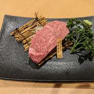 国産最高ランクのA5黒毛和牛のシャトーブリアン。
これを食べたら他の肉には戻れなくなります。
是非赤ワインでご堪能下さい。