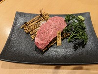 国産最高ランクのA5黒毛和牛のシャトーブリアン。
これを食べたら他の肉には戻れなくなります。
是非赤ワインでご堪能下さい。