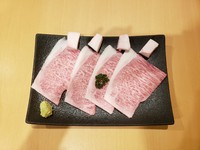 国産最高ランクのA5黒毛和牛のシャトーブリアン。
これを食べたら他の肉には戻れなくなります。
是非赤ワインでご堪能下さい。