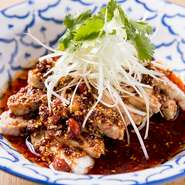 ごまラー油中華冷奴／自家製白菜漬け／ピータン豆腐／重慶よだれ鶏／枝豆／四川ザーサイ漬／トマトスライス／山芋スライス／クラゲの冷菜／蒸し鶏の辛味胡麻ソースかけ／ピータンの葱姜ソース　※写真はよだれ鶏