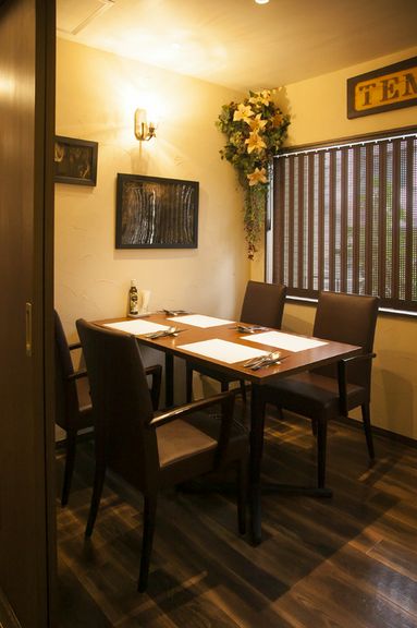 シックなインテリアで飾られた店内は、接待や会食にもおすすめ