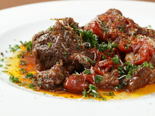 牛すね肉の赤ワイン煮込み