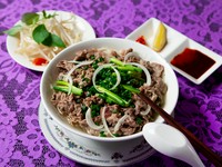 牛肉がたっぷり！ 食べ応え抜群！ ベトナム料理の代表格『牛バラ肉のフォー』　