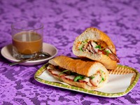 人気のバインミーとお土産人気No1のセット『家伝（焼豚）のバインミー+コーヒーセット』