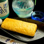 こだわりの焼酎・日本酒は種類豊富にラインナップ。日本酒好きの女将さんが、ゲストの好みに合わせておすすめを選んでくれます。4名さまから飲み放題の利用も可能、各種宴会にいかが。
