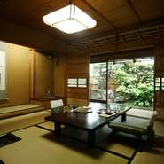 日頃の忙しさを忘れさせてくれる癒しの空間。グルメな方も満足できる料理の数々と、洗練されたスタッフによるもてなしで、ワンランク上の接待はいかが。勝負のかかった“ここぞという時”にも頼りになりそうです。